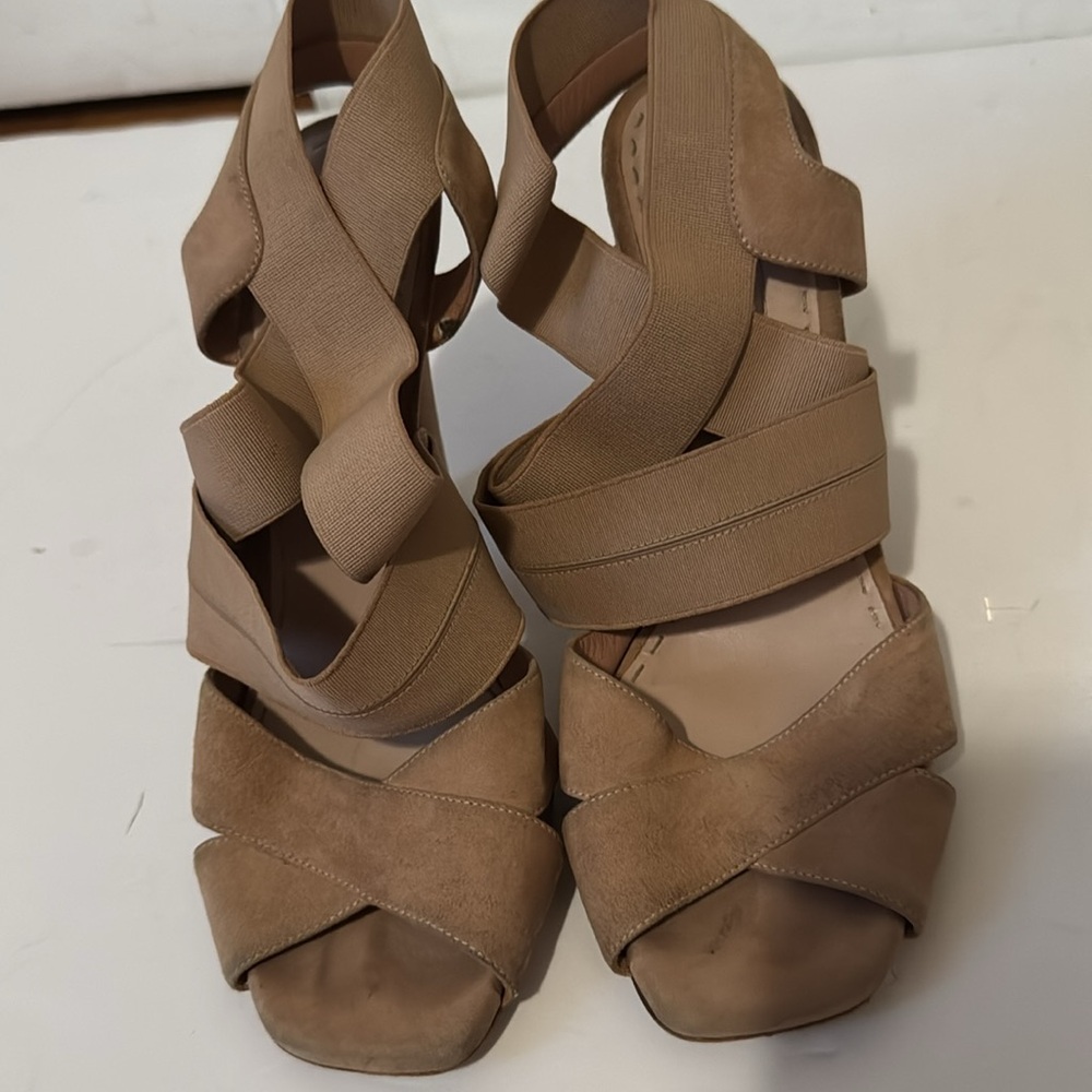 Prada heels - Picture 3 of 14